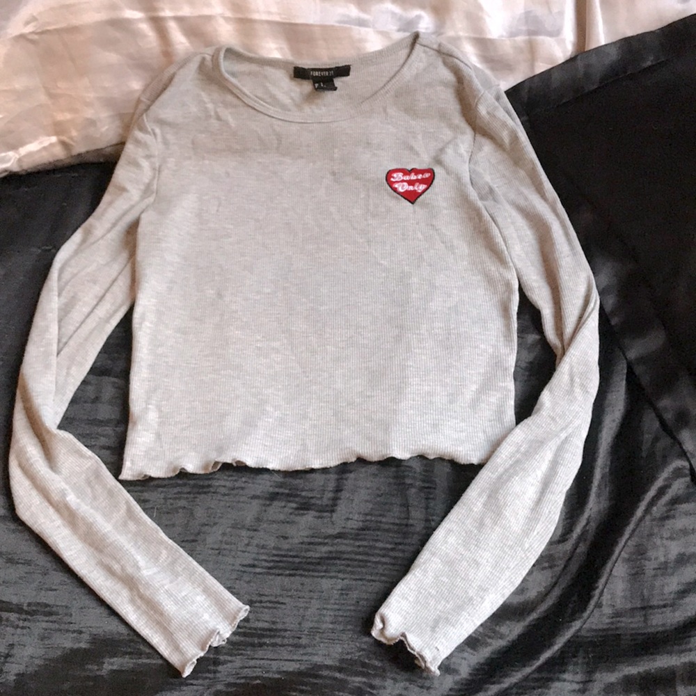 Long sleeve super cute grey Babes Only crop top